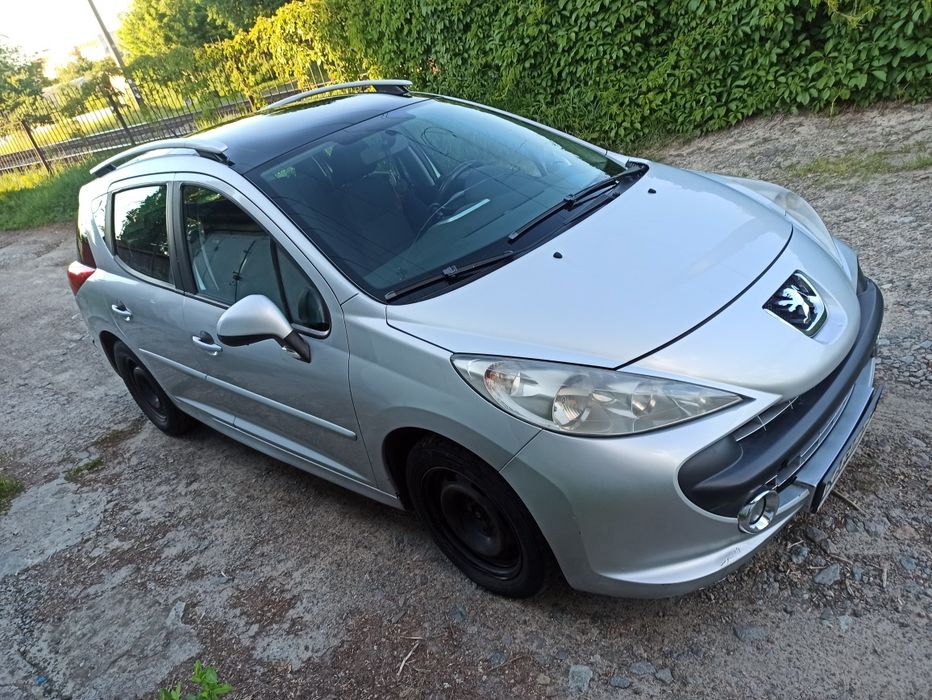 Авто Peugeot Легковые автомобили