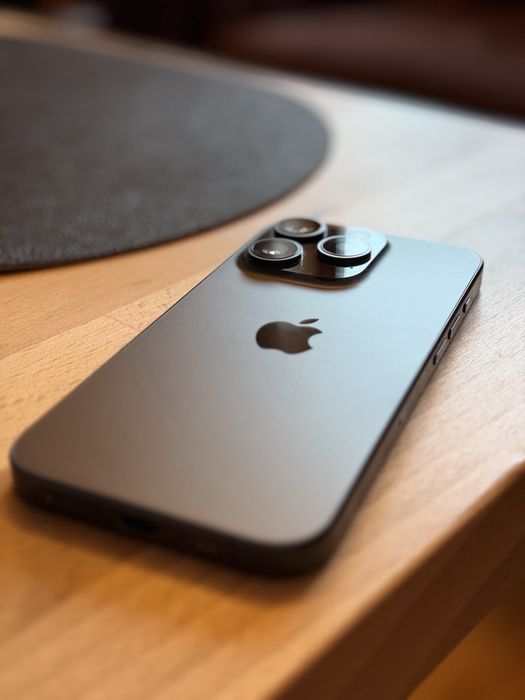 IPHONE 15 PRO  Stan bardzo dobry