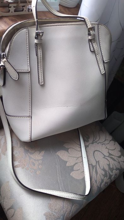 Biała torebka guess