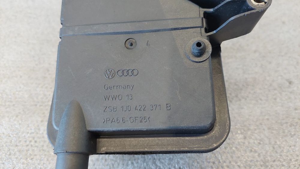 Reservatório / depósito óleo direção VOLKSWAGEN Golf IV (1J1)