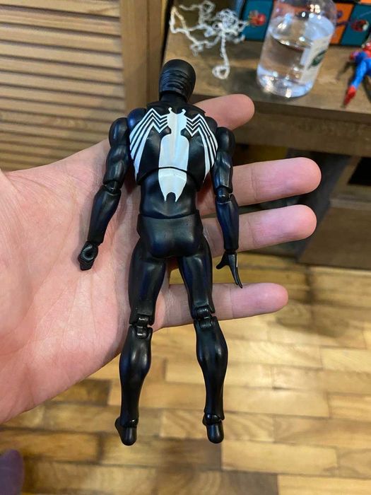 MAFEX No.147 Spider-Man (Black Costume Comic Ver.)+castom head