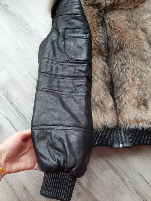 Кожаная куртка- жилетка.