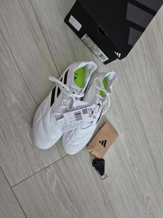 Profesjonalne korki piłkarskie Adidas Copa Pure.1 SG HQ8975 r. 40 2/3
