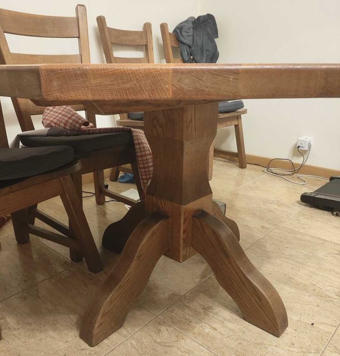 Mesa de jantar maciça em madeira + 4 cadeiras
