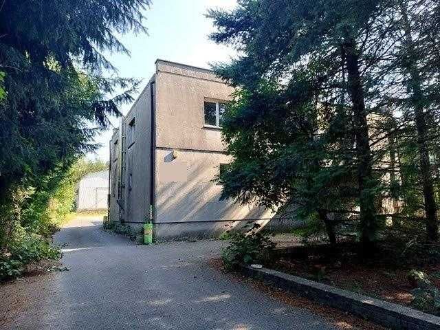 Obiekt biurowo-magazynowy przy węźle autostradowym na sprzedaż