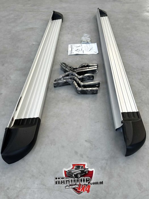 Progi Stopnie Boczne do wsiadania Aluminiowe Toyota Hilux 2015 - 2025+