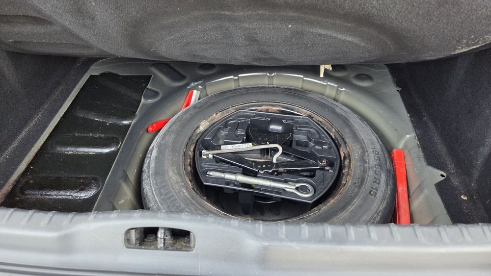 Пежо 308 хетчбек 1,6 автомат 2012