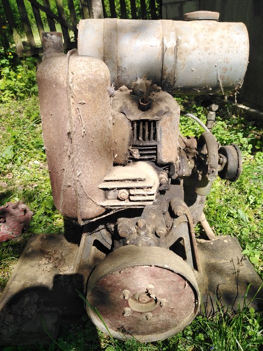 Двигун д 300  в робочому стані