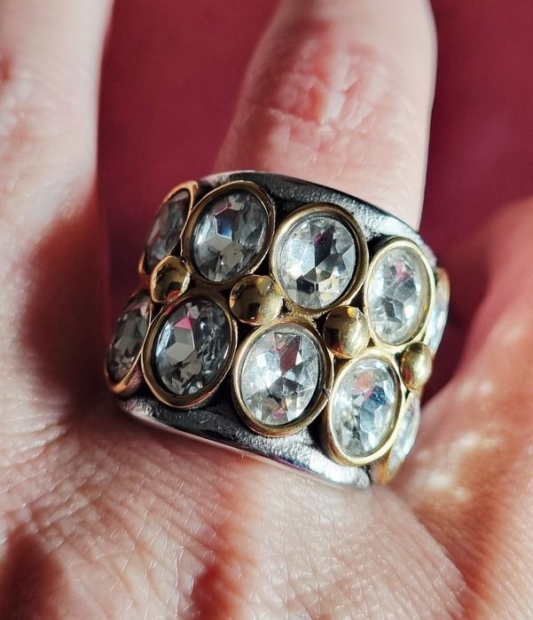 Anel bicolor, em aço, com 10 pontos de luz ovais.  T20