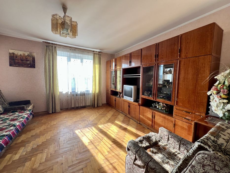Продаж 2кім.квартири по просп.Злуки