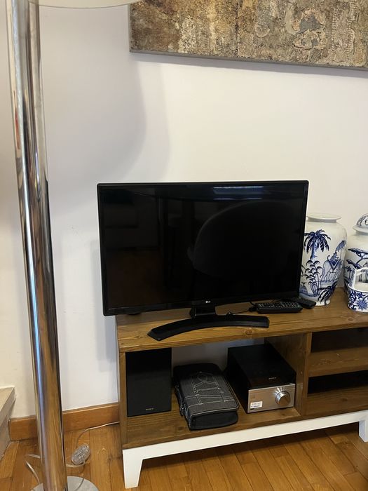 TV LG Smart TV 28”