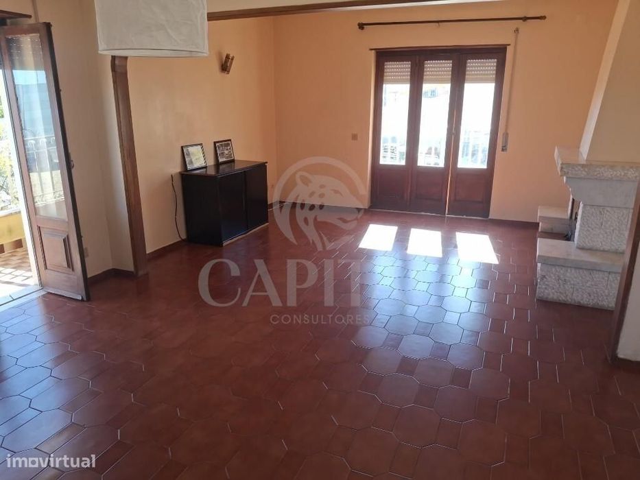 Apartamento T2 em Moradia