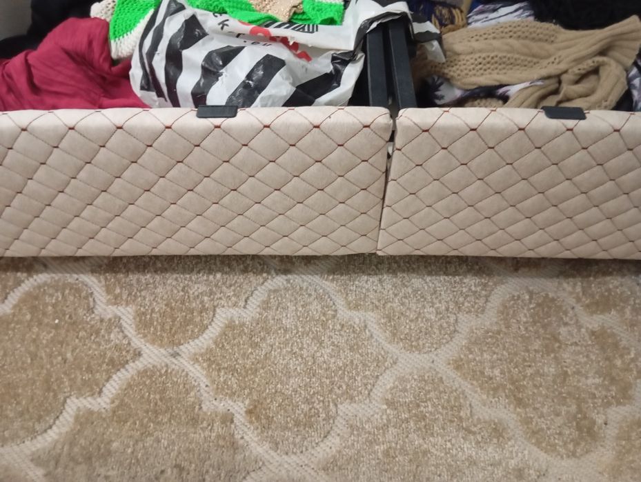 Cama box com gavetas de arrumação