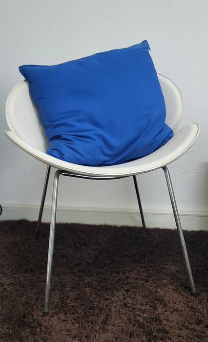 Mesa Decorativa e 2 cadeiras de espera