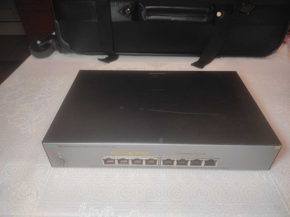 Switch HPE OfficeConnect 1920s Gigabit 8G 4 portas PoE+ JL383A