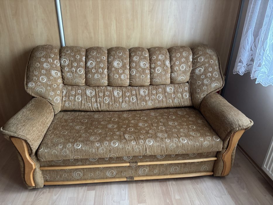 Dwie rozkladane sofy i fotel