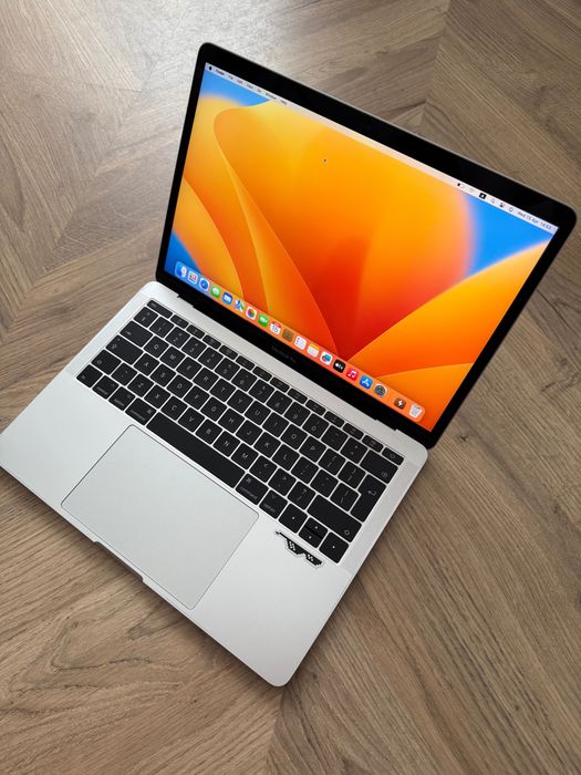 Apple MacBook Pro 13" 2017 / 8GB / 256GB • Чудовий стан