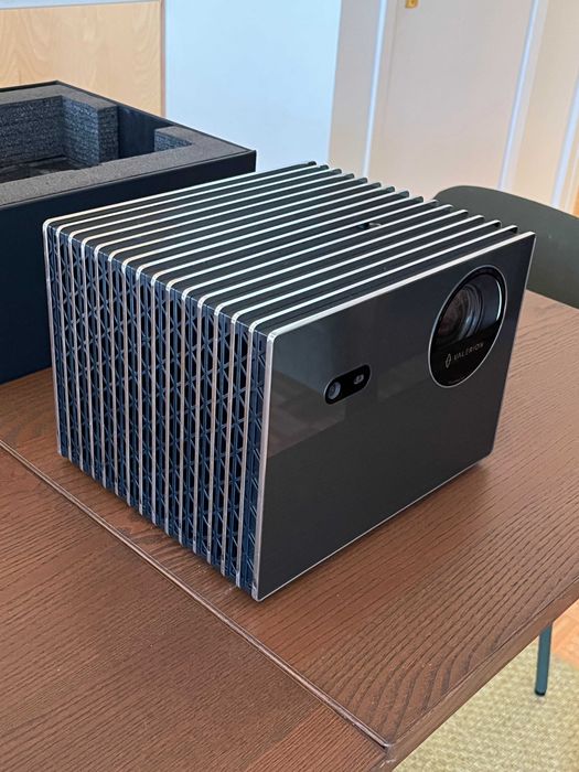 Projector 4K de alta qualidade - AWOL Valerion Pro 2 RGB Triple Laser