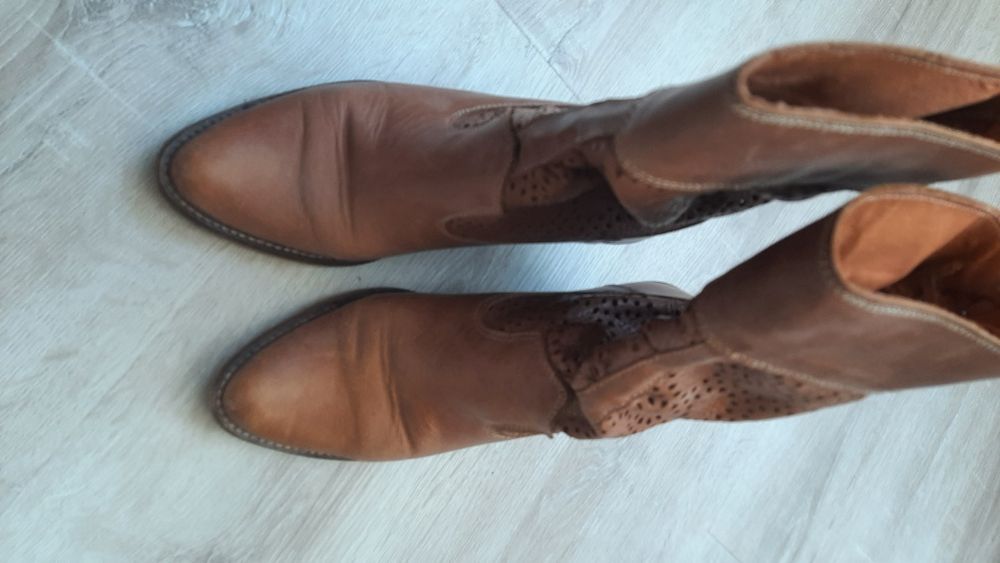 Botas, cor camel n. 38 pouco usadas