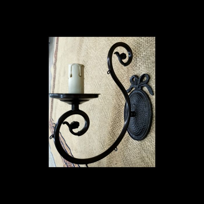 Par de apliques em latão pintado de preto