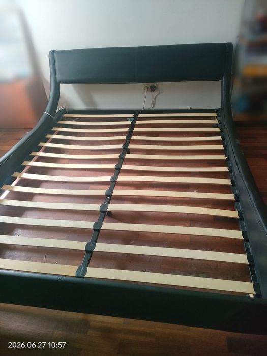 Cama de casal 200x180 - estrutura em couro sintético