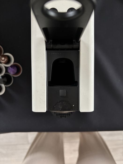 Ekspres do kawy Nespresso Essenza Mini + kapsułki