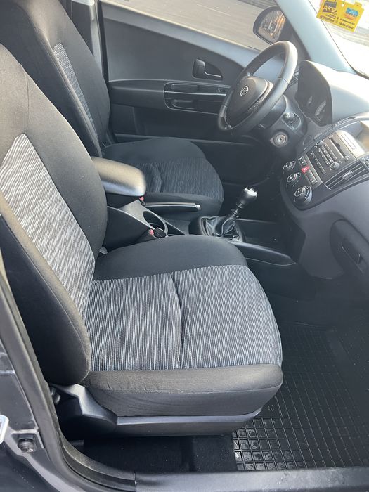 Продається Кіа 1.6д