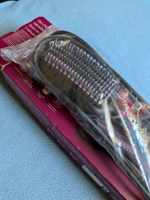Escova Alisadora Philips StyleCare Essential (Modelo BHH880/00), uma ferramenta térmica concebida para alisar e modela
