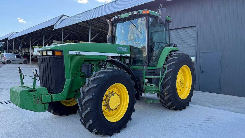 Трактор John Deere 8400