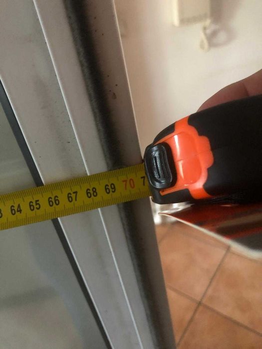 2 Janelas-Portas - sacadas de alumínio  (ver fotos)