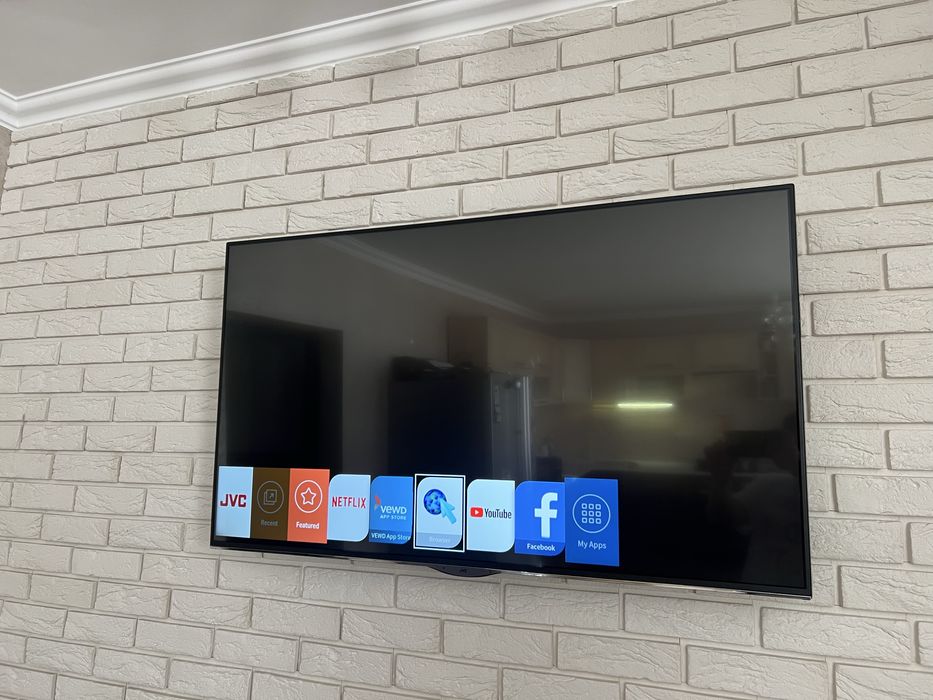 Телевізор Jvc  50 smart 4k 2020 року