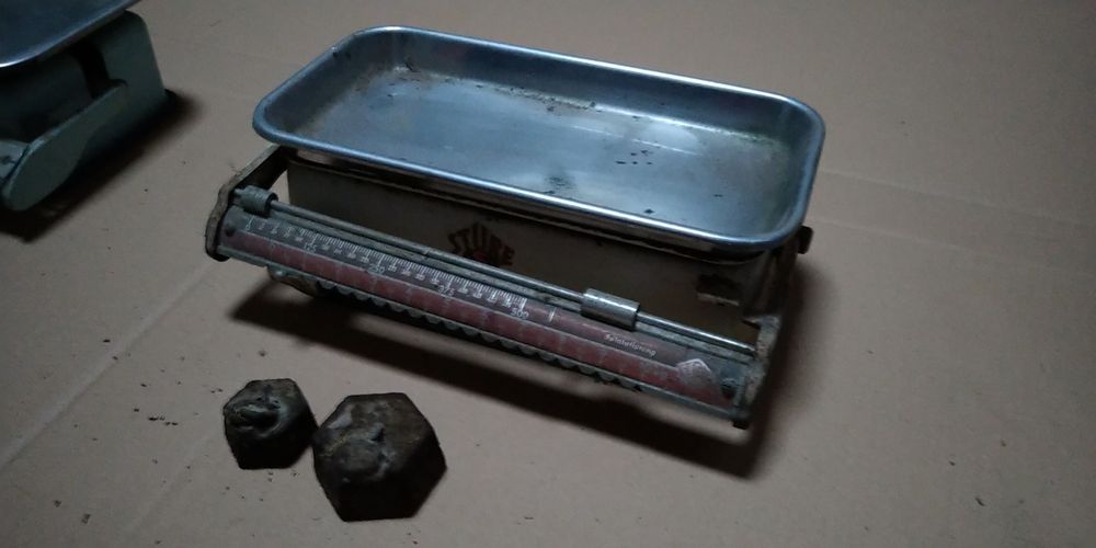 Balança antiga pesos.