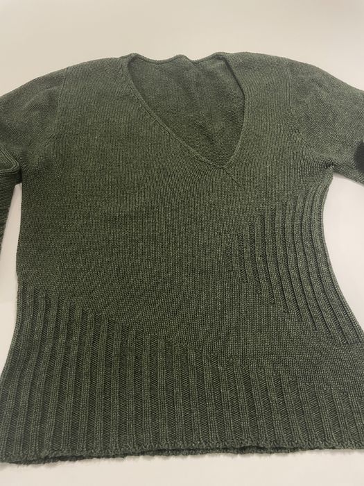 Camisola verde escuro, assimétrica. Veste tamanho S