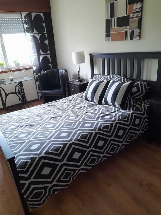 Cama de casal Ikea Castanha escura