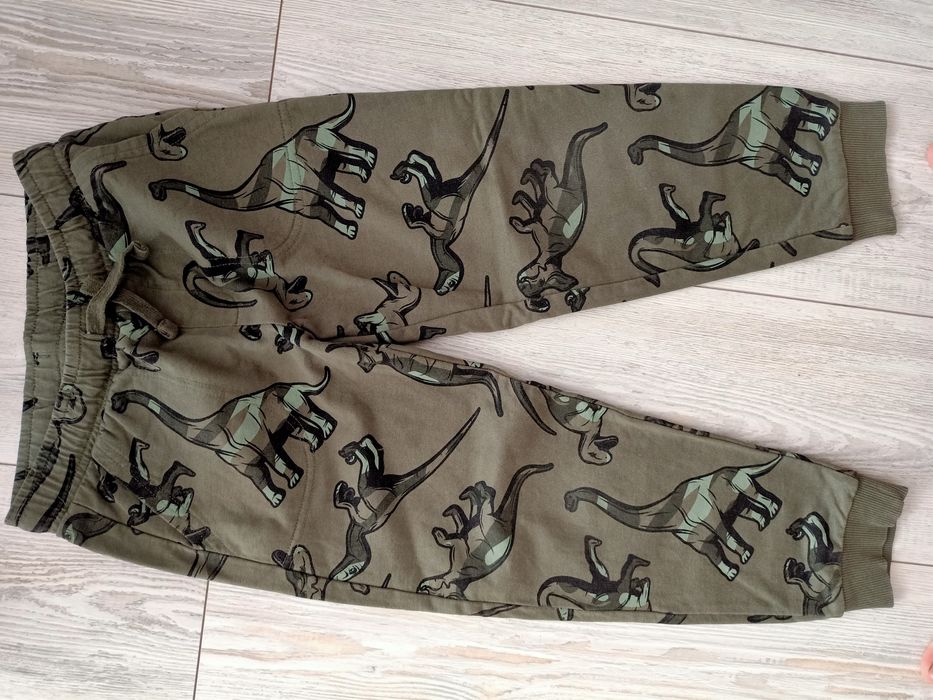 Spodnie dresowe 122  6 szt.