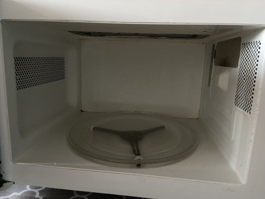 LG микроволнова пічка у гарному стані для вас і вашої родини