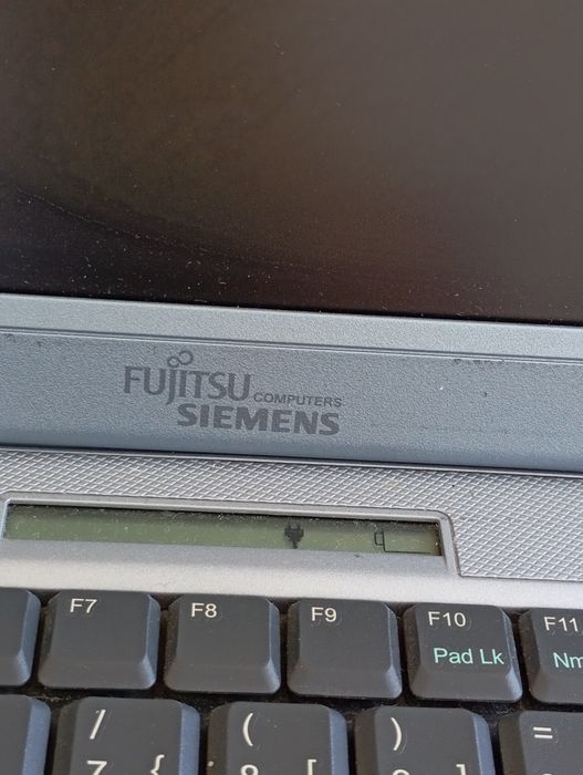 Portátil Fujistu siemens diskettes e cd