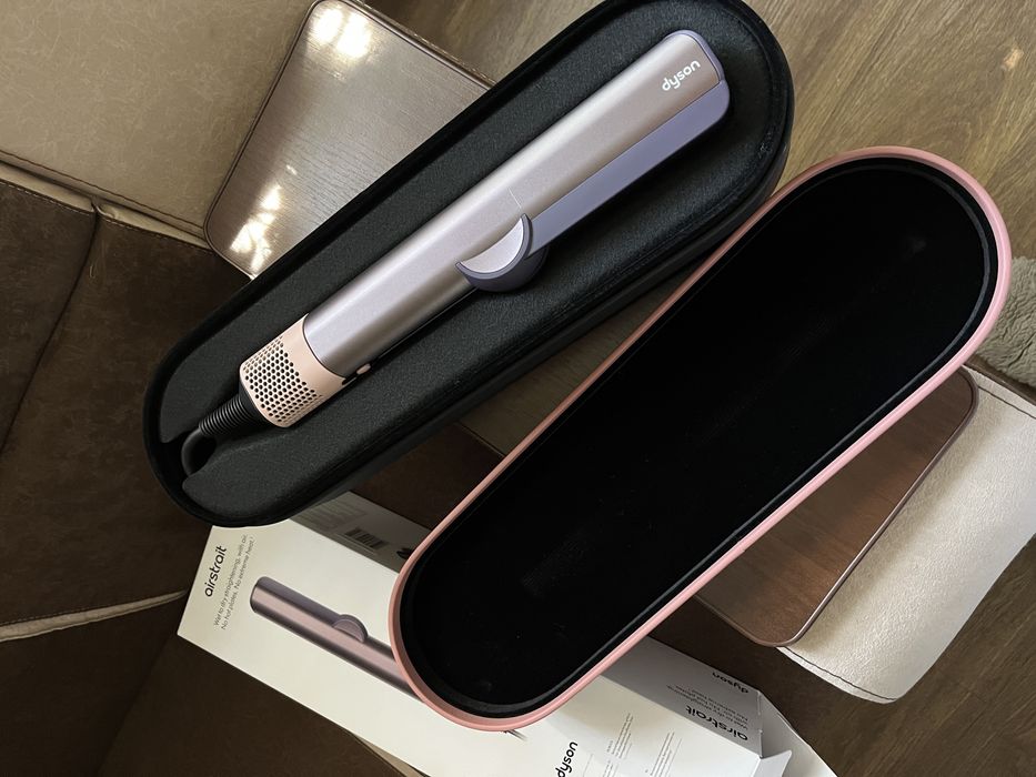 Випрямляч Dyson Продаю бо немає необхідності у використанні Airstrait straightener. (Jasper Plum)