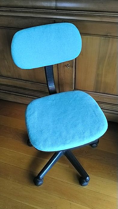 Cadeira pequena com rodas