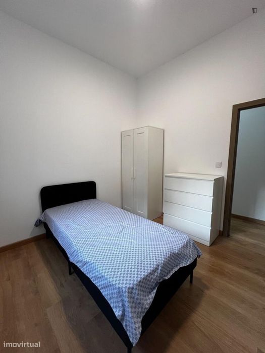 Quarto - localizado em Setubal
