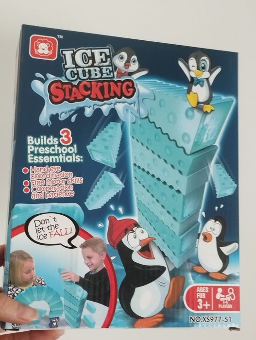 Gra zręcznościowa "Ice Cube Stacking".