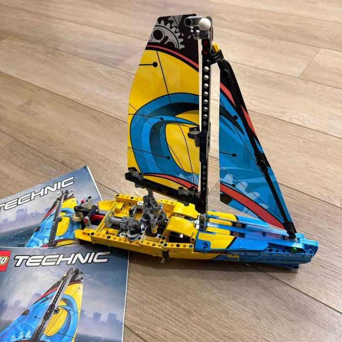 LEGO Technic Гоночна яхта (42074)