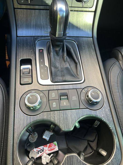 Автомобіль Volkswagen Touareg NF 2010