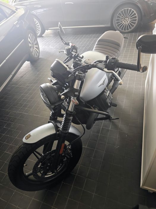 Moto Guzzi V7 Stone 850