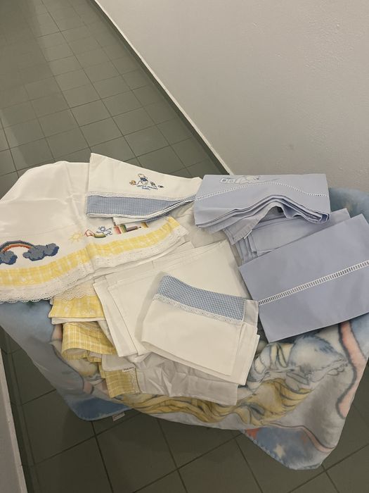 Conjunto de 5 lençois berço e 2 resguardos