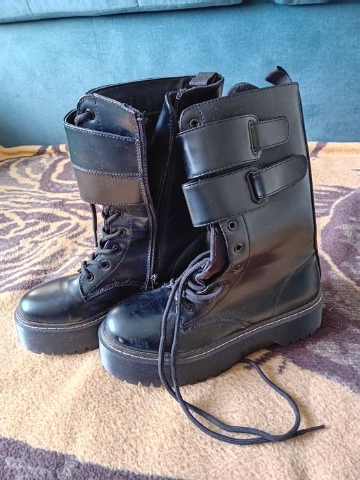 Buty czarne na wysokiej podeszwie