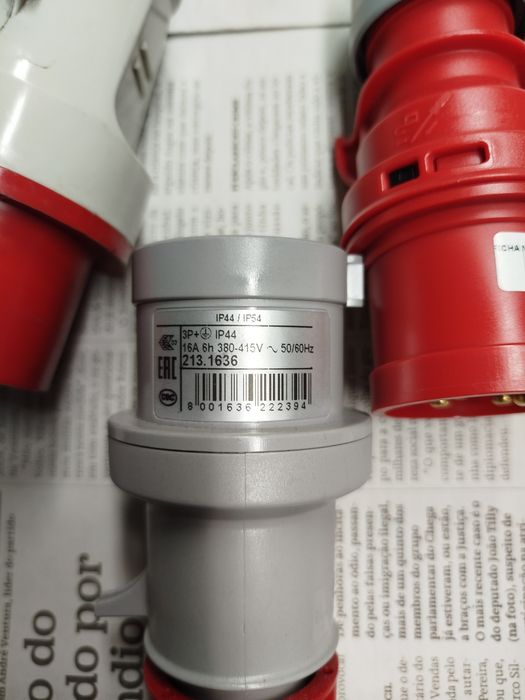 Three-phase plugs64874036651137125