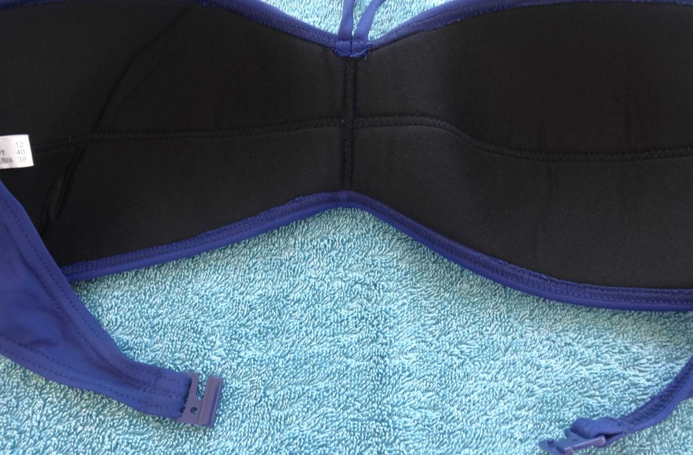 Biquíni cor azul escuro