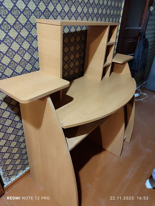 Продам комп'ютерний стіл