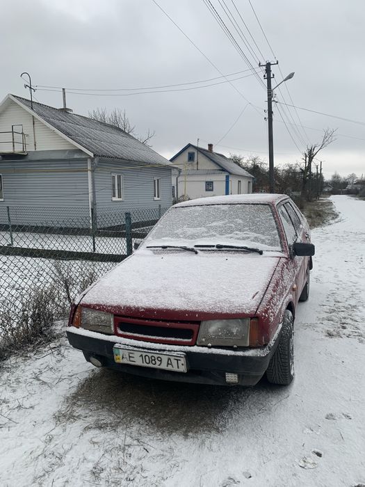 На продажу ваз 2199 всё на полному ходу